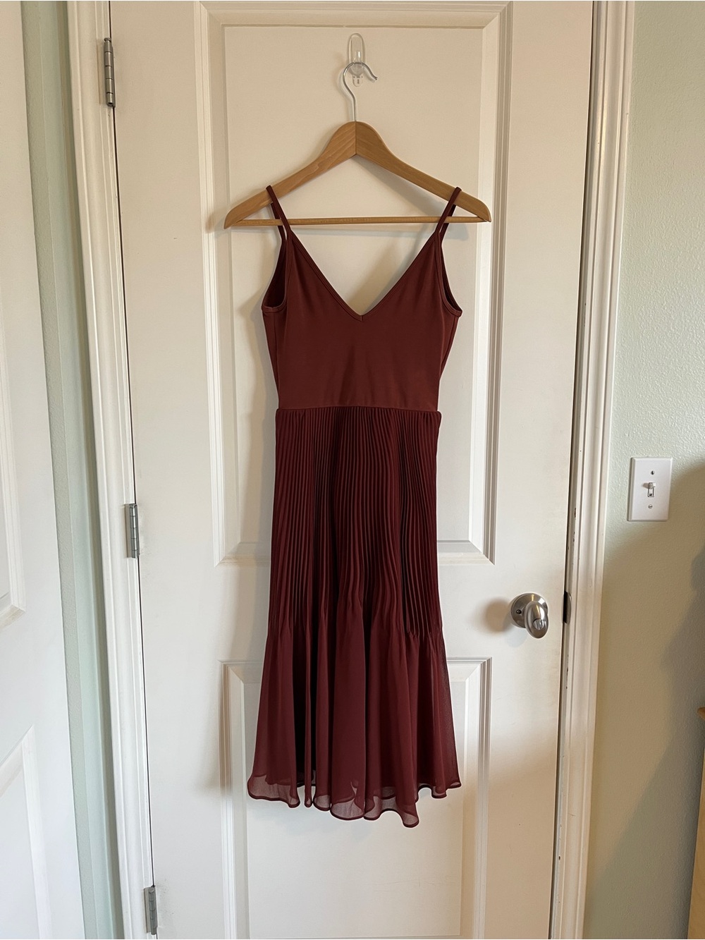 Wilfred Aritzia Daphnee
Dancer brown Accordion
Bodysuit Pleated Midi Dress S